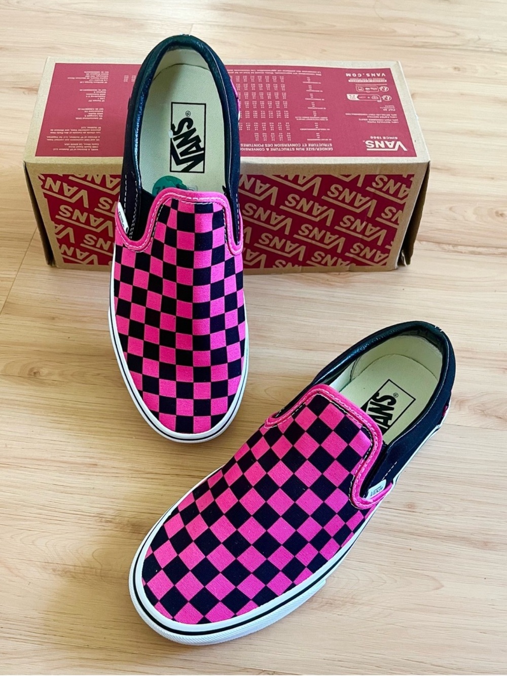 Vans Classic Slip-On
'Checkerboard - Black Pink
Women 10.0US